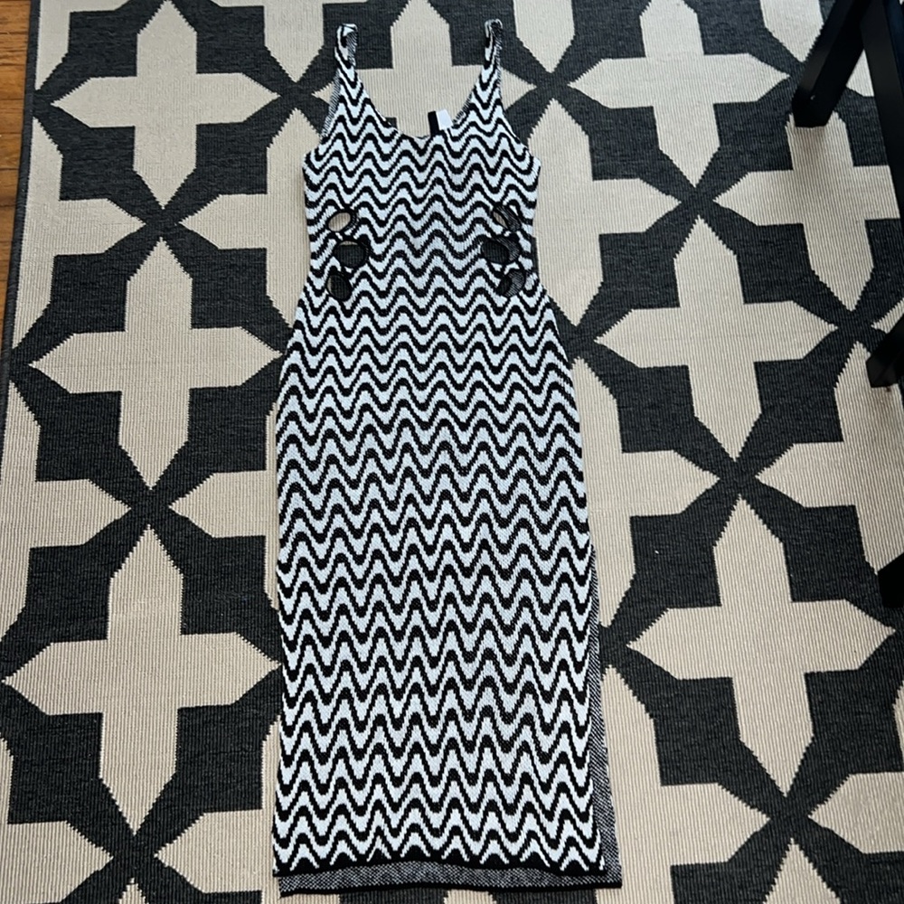 H&M Black Wavy Print Cutout Midi Dress